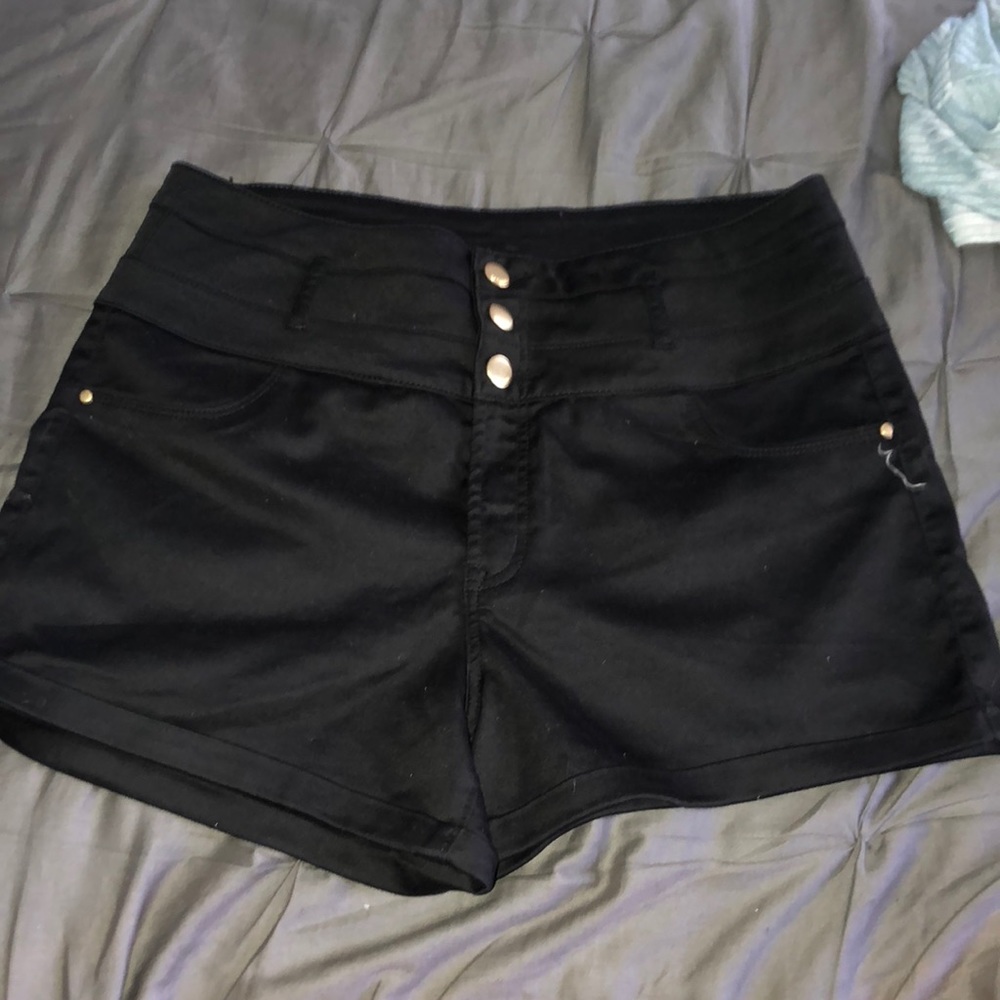 NEVER WORN Black Hi Waisted Shorts